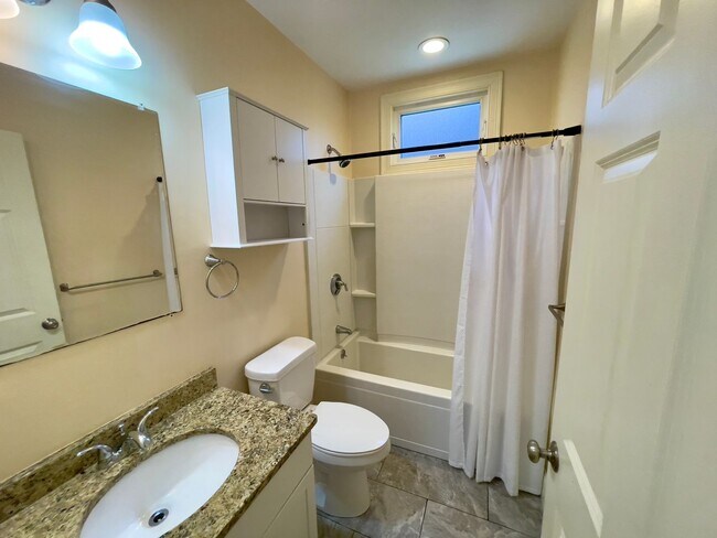 Foto del edificio - Allston 4bed / 2bath with laundry in unit and central AC