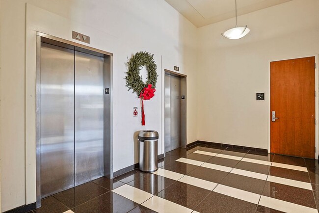 Foto del edificio - 3 BR, 2BA SoHo Condo for Rent