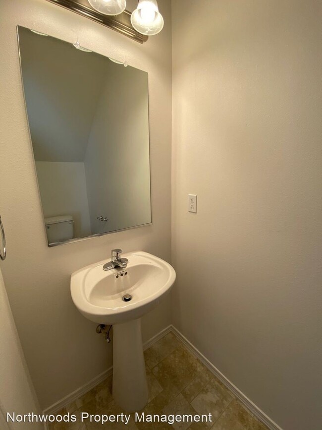 Building Photo - 2 br, 1.5 bath House - 1348 Ostrander Lane