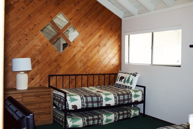 Building Photo - Spacious 3 Bed + Loft, 2 Bath Retreat! AVA...