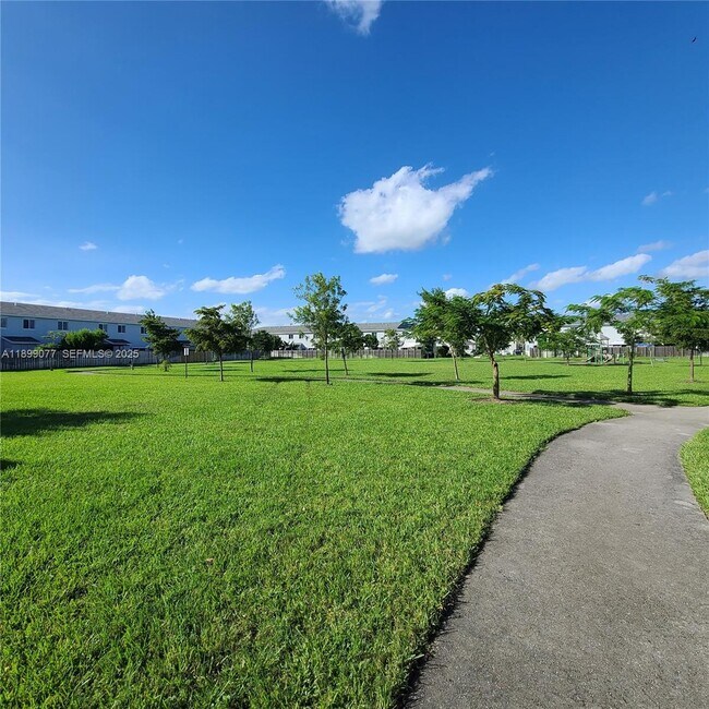 Foto del edificio - 452 NW 12th Pl