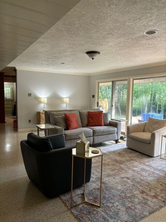 Building Photo - Bryan, Large 3 Bedroom / 2.5 Bath House / ...