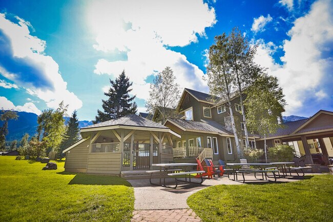 Photo du bâtiment - 4559 Timberline Crescent