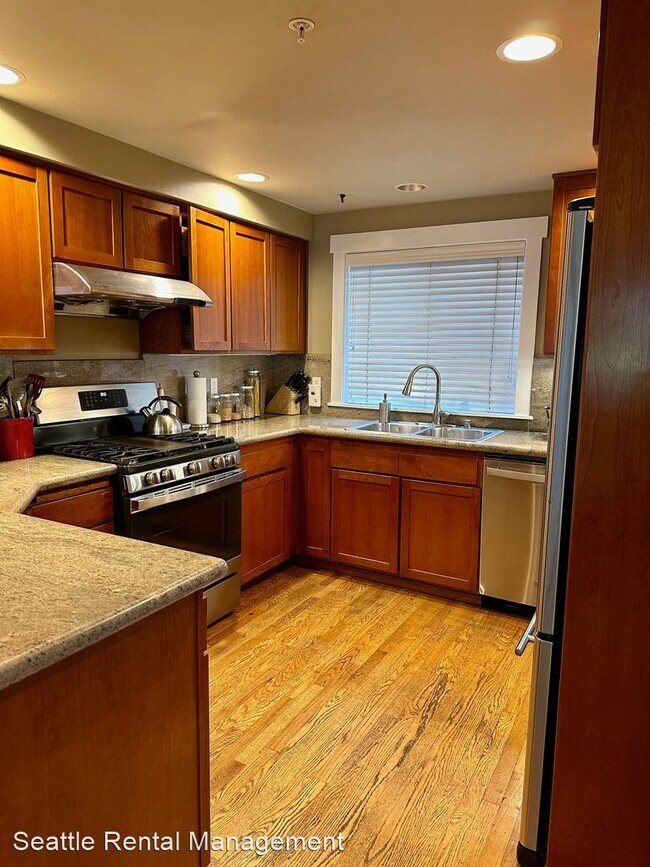 Building Photo - 3 br, 2.5 bath House - 928 10 Ave E Unit A