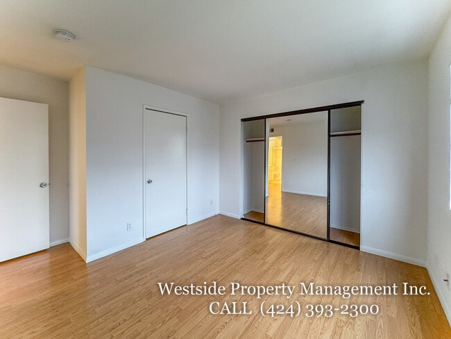 Foto del edificio - 2488-2490 Purdue Avenue
