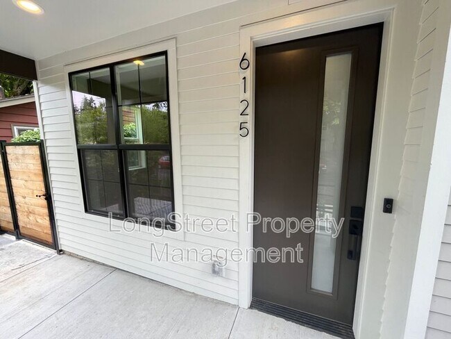 Building Photo - 6125 SE 45th Ave