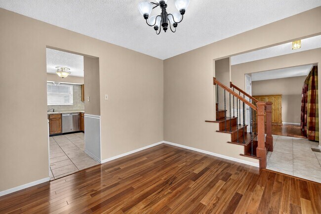 Building Photo - 2600 Northcliffe Dr