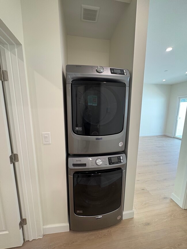 Washer/Dryer - 15857 Stare St