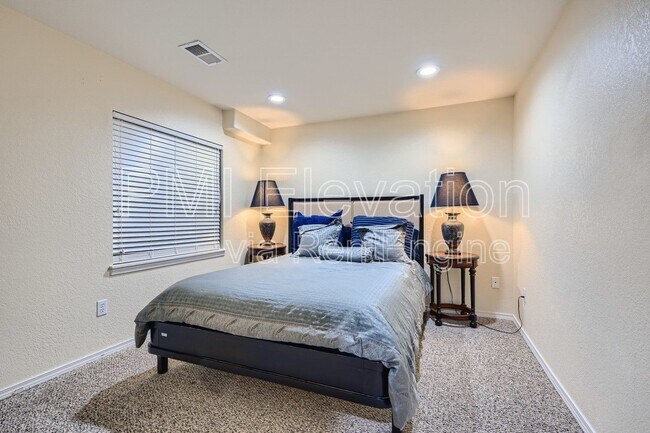 Foto del edificio - 9805 Cypress Point Cir