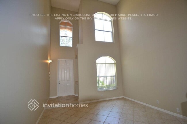 Building Photo - 4928 SW 38th Way