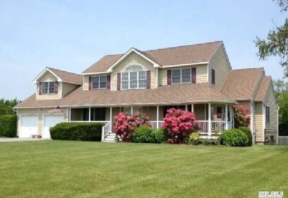 Foto principal - 28 Fairbanks Ct