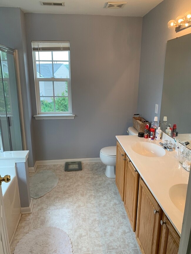master bath - 6022 Grove Creek Ln