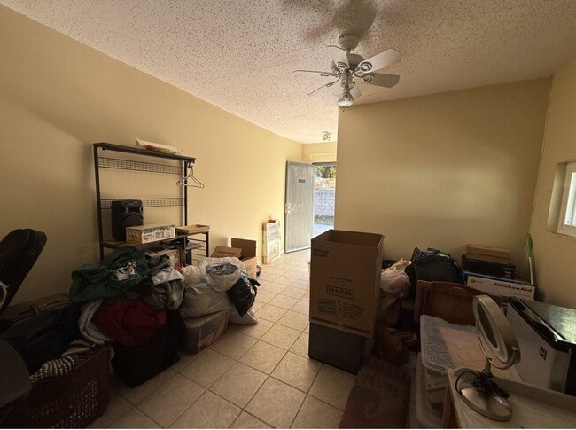 Building Photo - FOR RENT!! AVAILABLE 12/20/2025