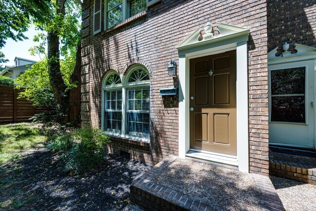 Building Photo - 2604B Belcourt Ave