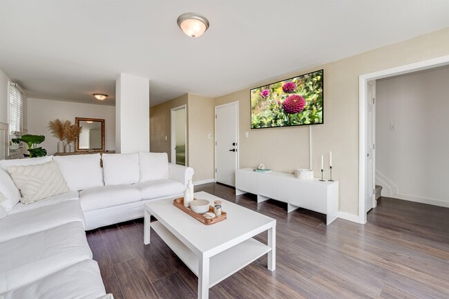 Building Photo - 37 ANDREW St