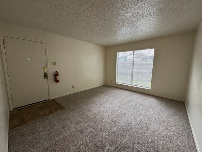 Foto del edificio - 4308 Lake Rd