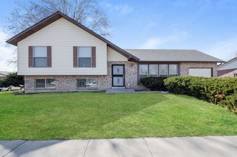 Primary Photo - 13290 E 51st Ave