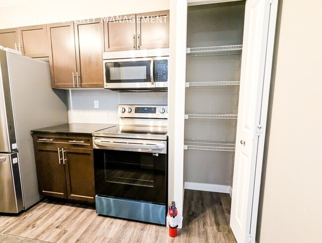Building Photo - Modern 2 Beds, 2 Baths Apartment/Condo | A...