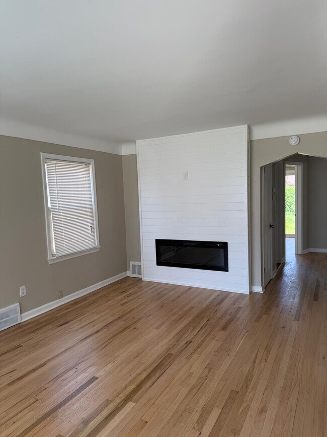 Foto del edificio - 24800 Cherry St