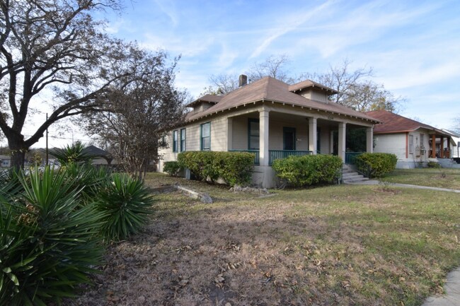 Building Photo - 1214 S 11th St