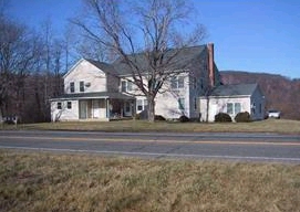 Foto del edificio - 623 Torrington Rd