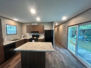 Building Photo - 23 White Oak Village