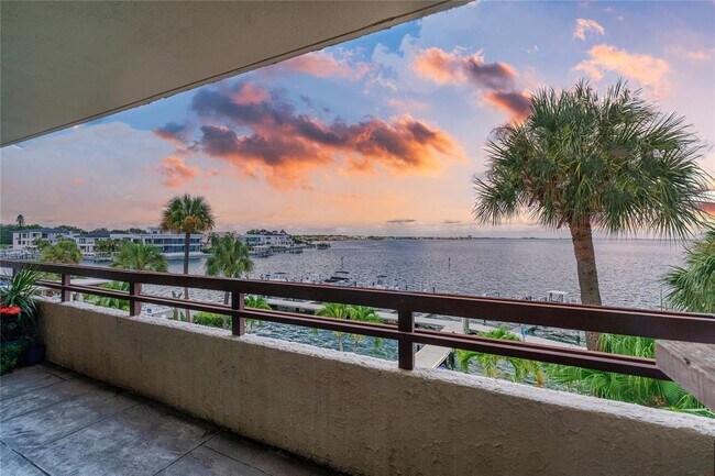 Foto del edificio - 5700 Mariner St