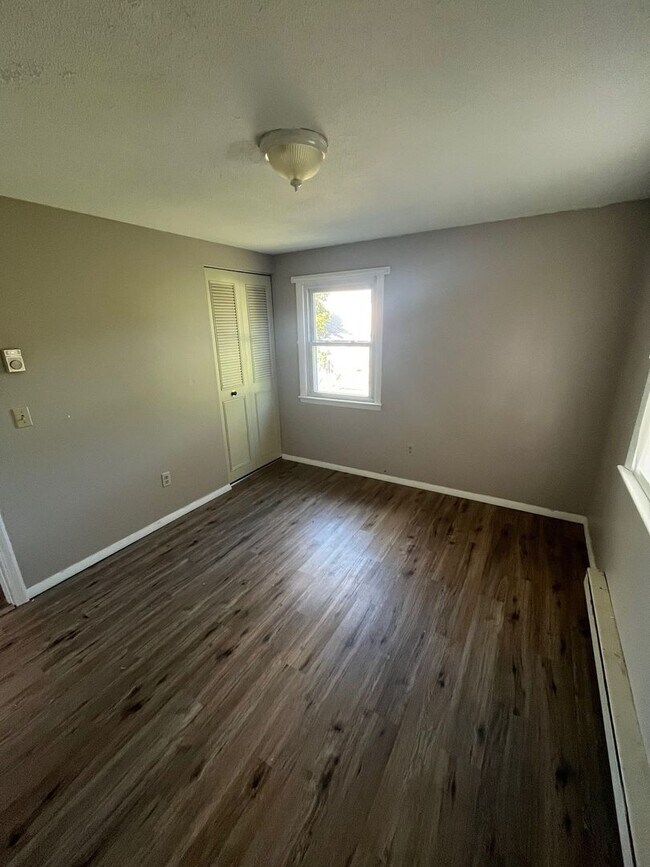 Foto del edificio - Charming 2BR Duplex in Springfield