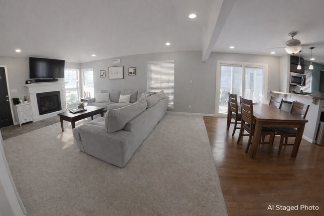 Foto del edificio - Beautiful West Side Stand Alone Home with 2 Car Garage! Available July 3rd!