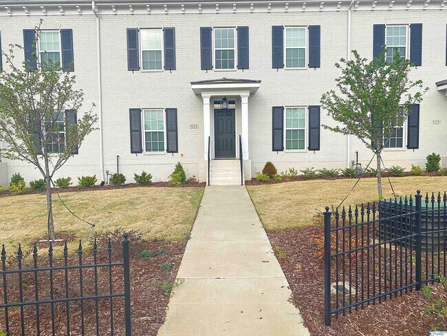 Foto del edificio - 521 Town Madison Blvd