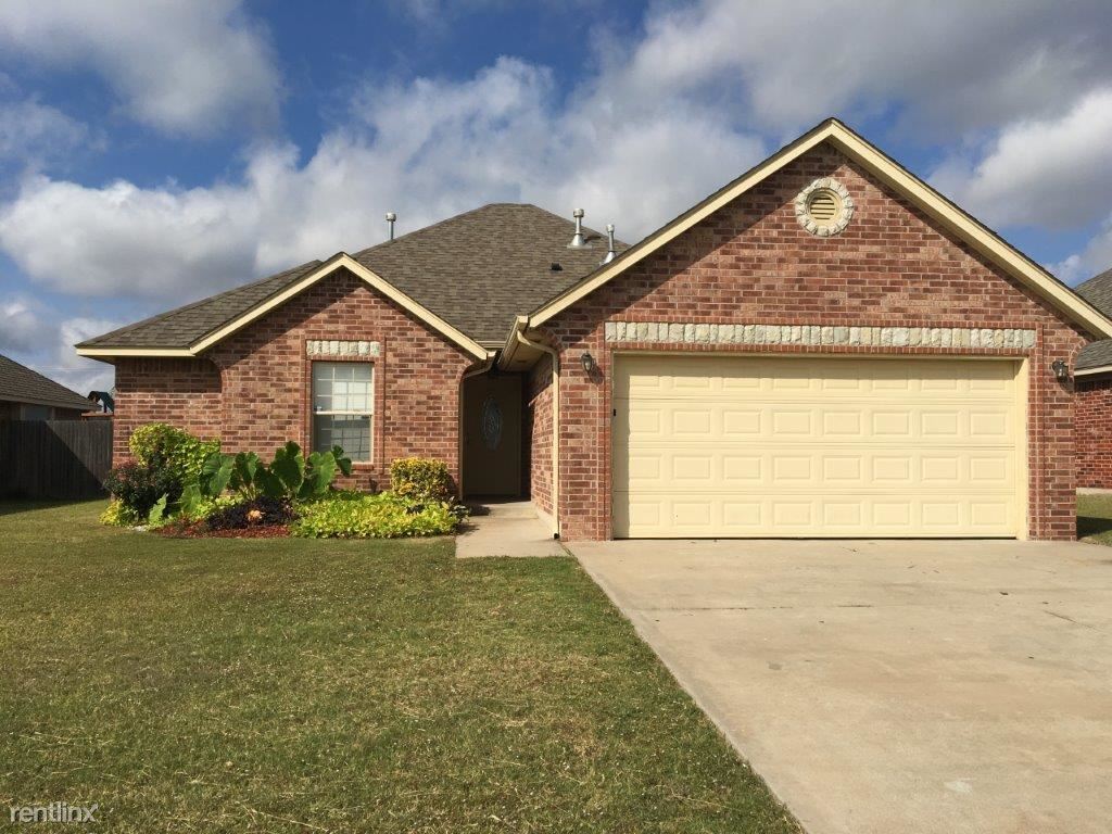 3 br, 2 bath House 4009 Notting Hill Dr House Rental in Moore, OK
