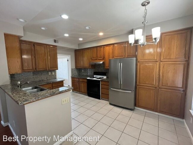 Building Photo - 4 br, 3 bath House - 5579 Ridgewood Drive