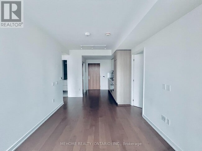 Building Photo - 15 Queens Quay E