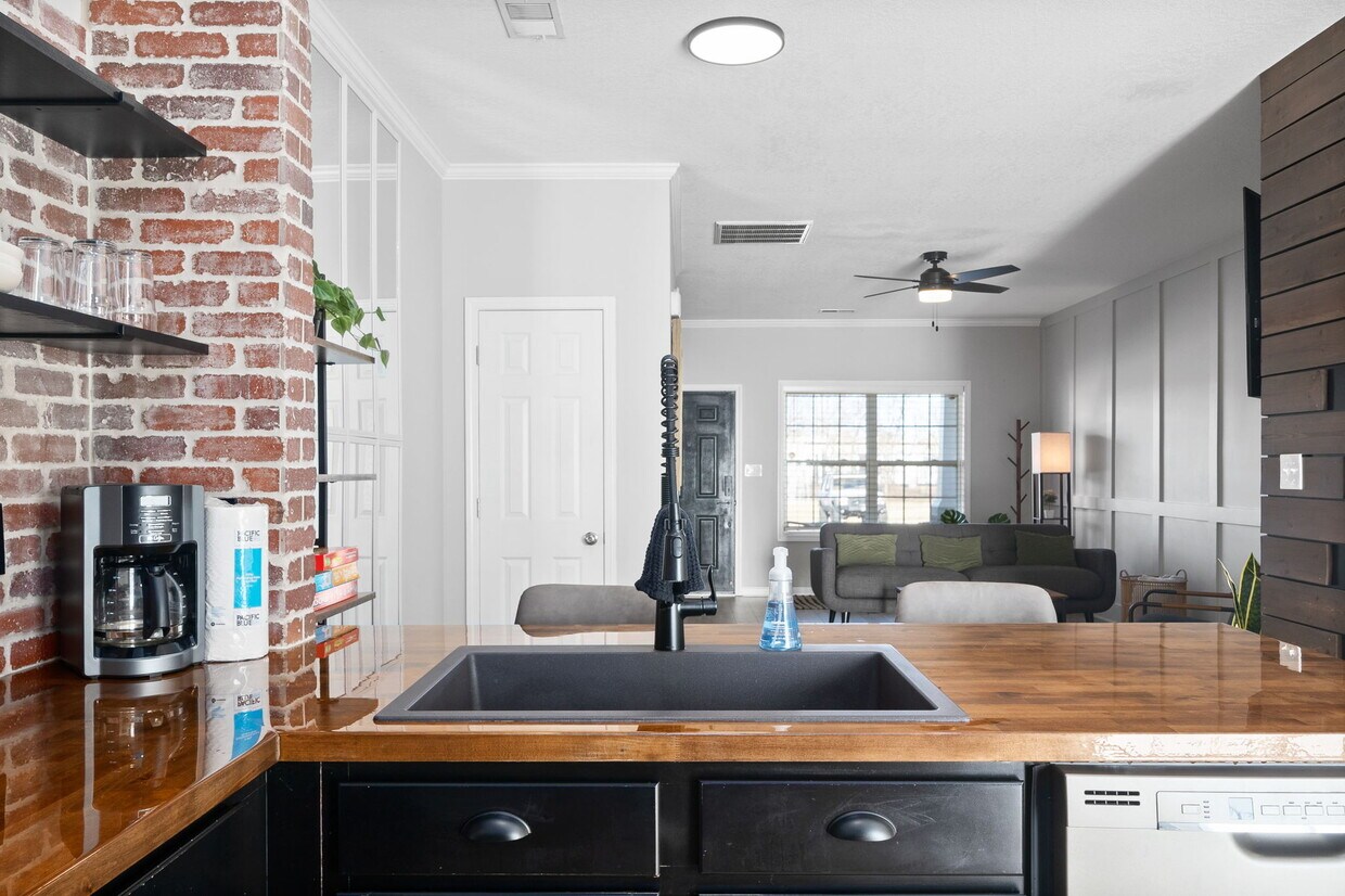 12 Ellington Ter, Clarksville, TN 37040 Townhouse for Rent in