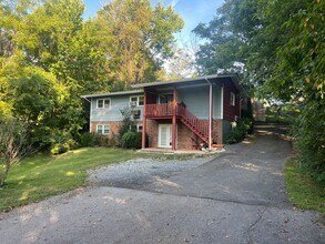 Building Photo - 8 Vine Ln