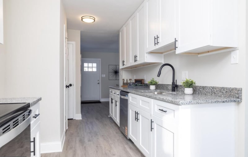 Building Photo - 209 W Edgewater Way