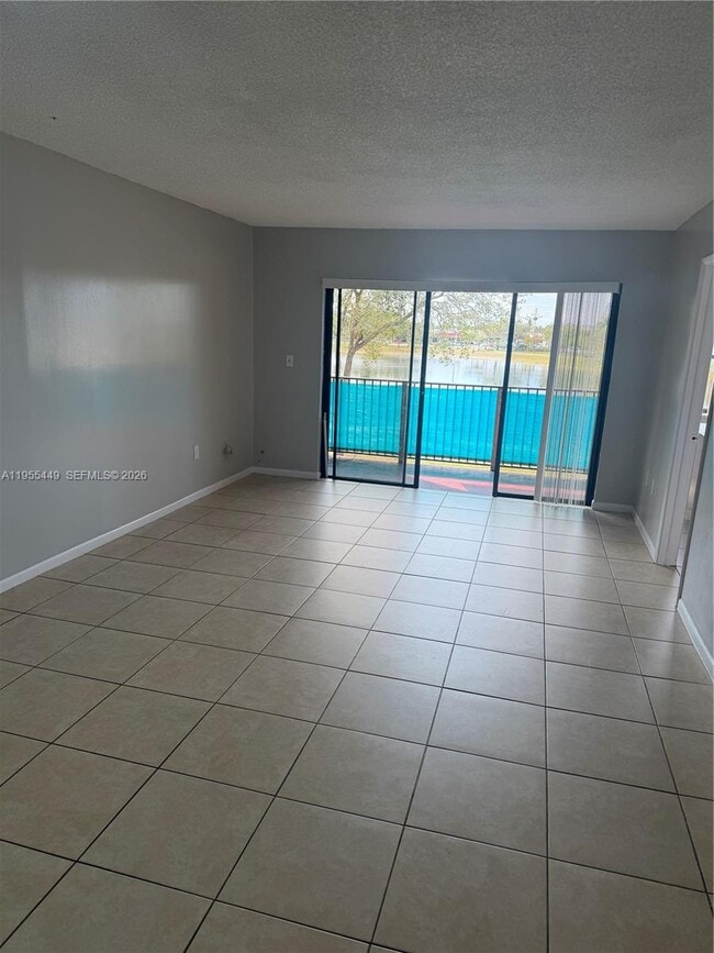 Foto del edificio - 250 W Park Dr