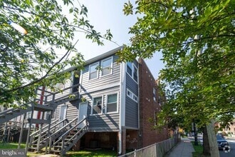 Building Photo - 1500 V St SE