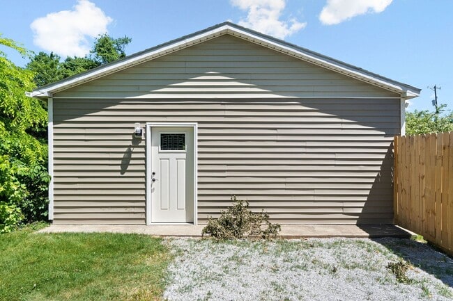 Foto del edificio - 478 Thompkins Ln