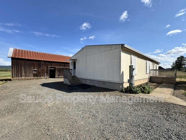 Building Photo - 9500 SW Old Highway 47