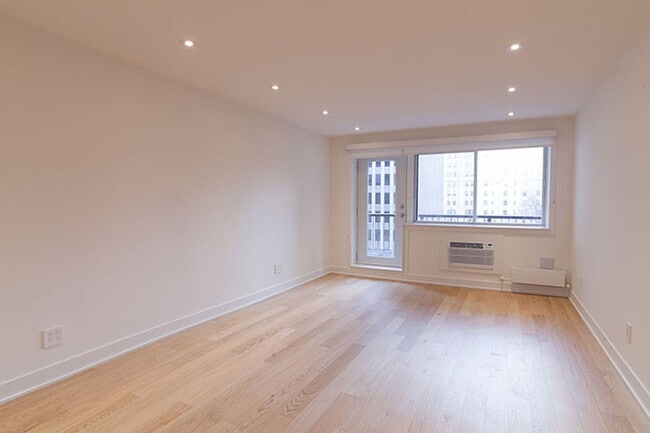 Building Photo - 3421 Rue Drummond