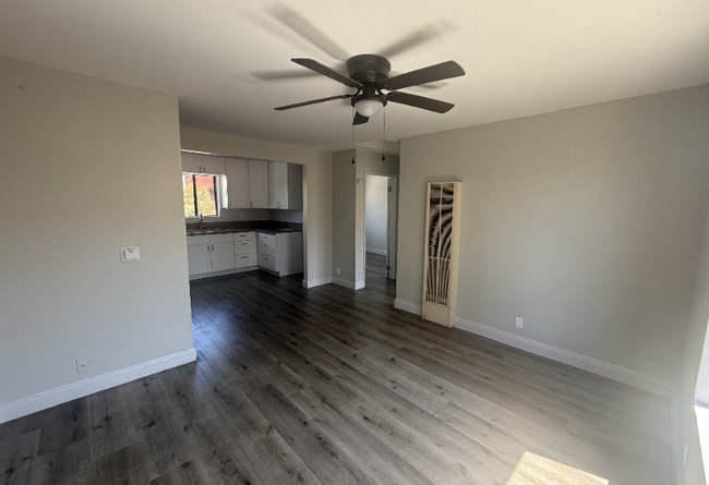 Foto del edificio - 8464 Avalon Blvd