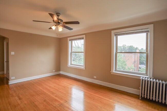 Foto del edificio - 2234 W Farwell Ave