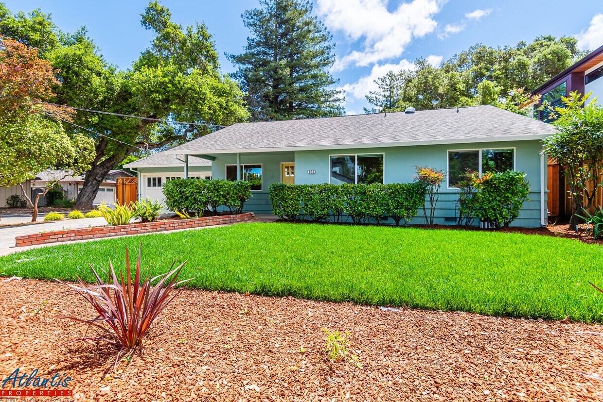 Primary Photo - Stunning Home | Completely Remodeled | Des...