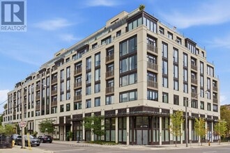 Building Photo - 1 Strathgowan Ave