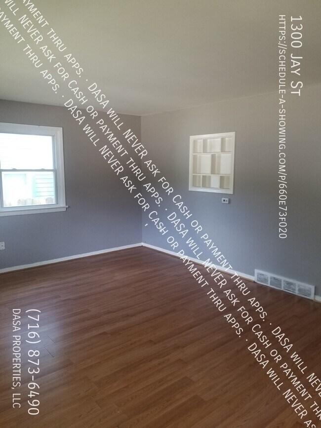 Building Photo - 1300 Jay House - 3 Bed / 2 Bath