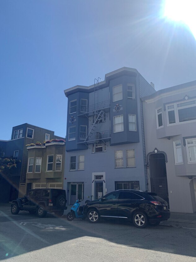 Primary Photo - 3133 Octavia St
