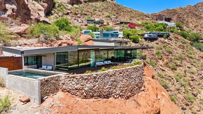 Foto del edificio - 4925 E Red Rock Dr