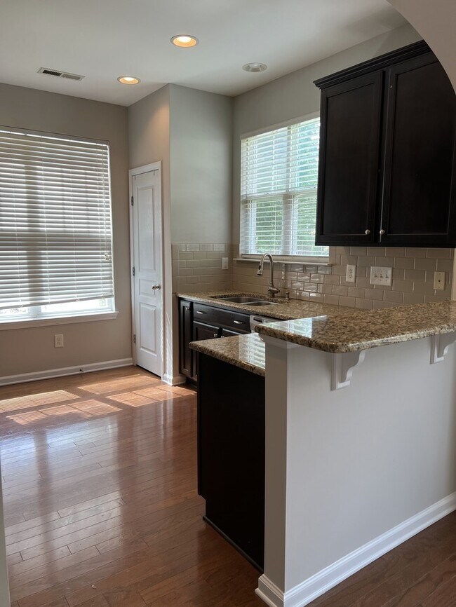 Foto del edificio - 10114 Lynnberry Pl