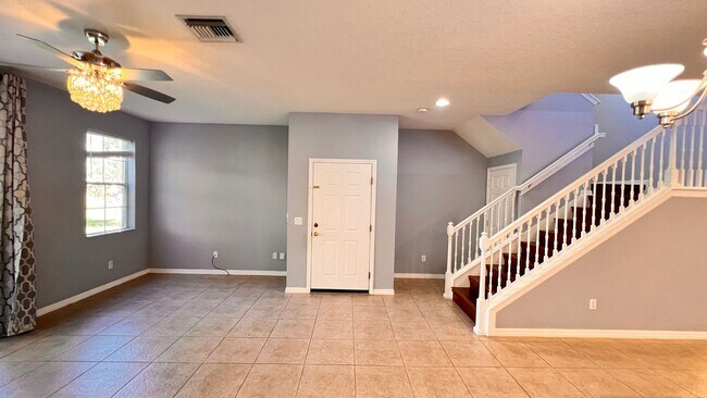 Foto del edificio - Modern 3BR/2.5BA Home in Sanford with HOA Lawn Care & Pet-Friendly Living
